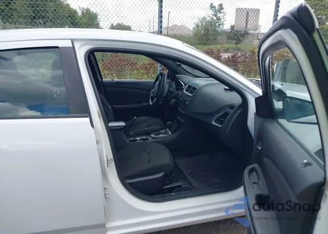 2011 Dodge Avenger Express z USA, uszkodzony, nr VIN 1B3BD4FB2BN587886